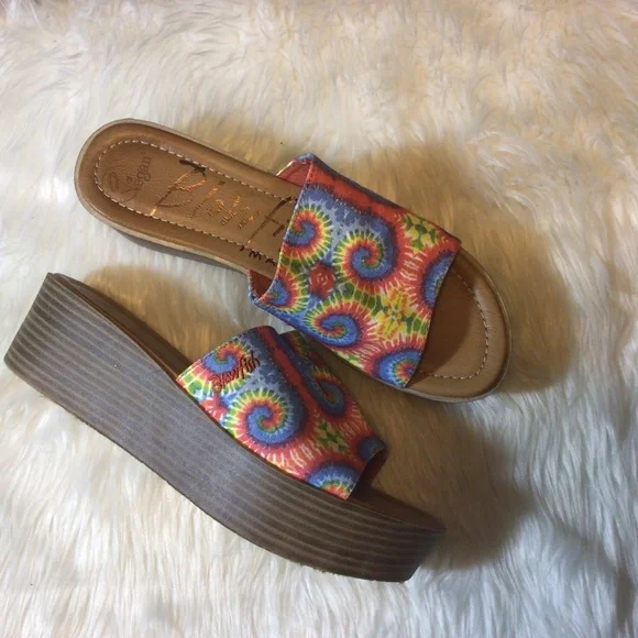 Women’s Blowfish Malibu Size 8.5 Tie-Dye Vegan Platform Slides - Picture 1 of 10